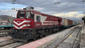 Çanakkale'den trenle gönderilen konteynerler Gölbaşı'na ulaşıyor