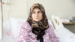 Depremde 7 akrabasını kaybeden kadın zor günleri atlatmaya çalışıyor