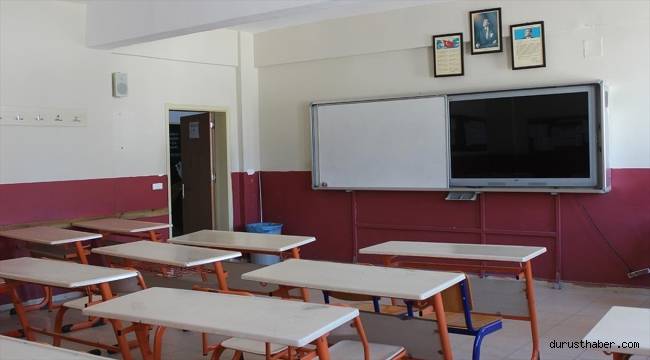 Depremin vurduğu Hatay'ın 7 ilçesindeki okullarda ders zili "buruk" çalacak