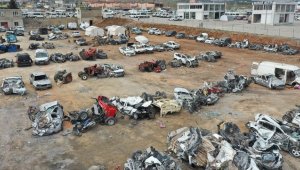 Depremin vurduğu Nurdağı ilçesinde oto galericiler de büyük yara aldı