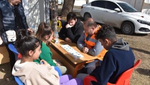 Depremzedelerin yeniden sosyal hayata katılımı için psikososyal destek veriyorlar