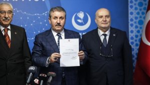 Destici, Cumhurbaşkanı Erdoğan'ın cumhurbaşkanlığı adaylığı için partisinin verdiği kararı imzaladı