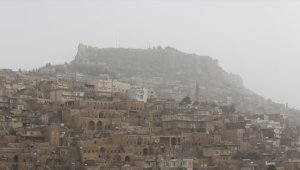 Diyarbakır ve Mardin'de toz taşınımı etkili oldu 