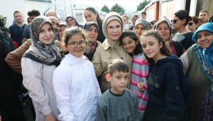 Emine Erdoğan, Hatay'da depremzedelerle bir araya geldi
