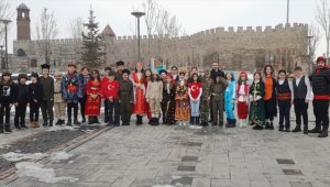 Erzurum'da öğrenciler tarihi mekanlarda İstiklal Marşı'nı okuyup klip yaptı 