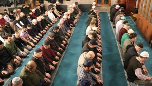 Erzurum'da tarihi camilerde hatimle teravih namazı kılınıyor