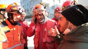 Gönüllü tercümanlar, yabancı arama kurtarma ekiplerinin depremzedelerle iletişimini sağladı