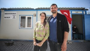 Hataylı depremzede öğretmen çift, öğrencileri sınava hazırlayarak acılarını azaltıyor