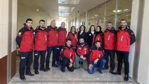 Hem arama kurtarma yaptılar hem depremzedelerin yaralarını sardılar