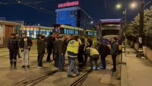 Kabataş-Bağcılar hattında tramvay raydan çıktı, seferler aksadı