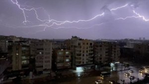 Kahramanmaraş ve Şanlıurfa'da sağanak etkili oluyor