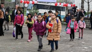 Kahramanmaraş'ta depremlerden 49 gün sonra okullarına dönen öğretmen ve öğrenciler duygularını anlattı