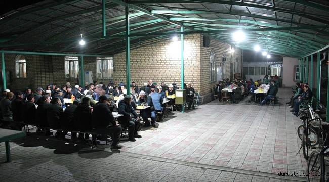 Kırgızistan'daki Ahıska Türkleri ramazanda toplu iftar geleneğini yaşatmaya devam ediyor