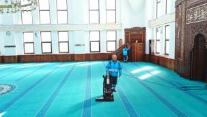 Kocasinan’da camiler gül suyu ile temizlendi 