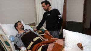 Kolonun altında 13 saat kalan ayağı doktorların çabasıyla kesilmekten kurtarıldı