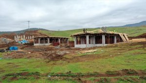 Köy tipi afet evleri Nurdağı'nda yükselmeye başladı