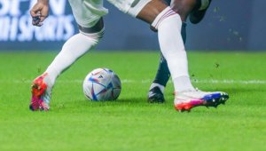 Lider Arsenal deplasmanda 3 puanı 3 golle aldı