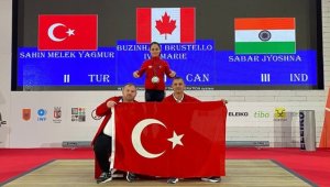 Milli halterci Yağmur Melek Şahin, Yıldızlar Dünya Şampiyonası'nda 3 madalya kazandı 