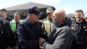 Milli Savunma Bakanı Akar'dan Antakya'daki çadır kentte inceleme
