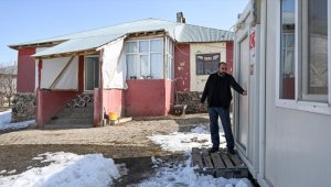 Minibüsüyle gittiği deprem bölgesinde günlerce ücretsiz çay dağıttı