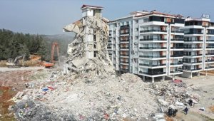 Nurdağı'nda acil yıkım kararı alınan binaların yüzde 50'sinin yıkımı tamamlandı