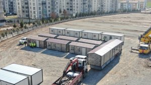 Sakarya Büyükşehir Belediyesi depremzedelere yardım için sahada