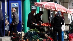 Samandağ esnafı zor günlerde hizmet verebilmek için iş yerlerini açıyor