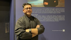 Sanatçı Refik Anadol, depremzede tasarım öğrencilerinin hayallerini gerçekleştirmeyi amaçlıyor