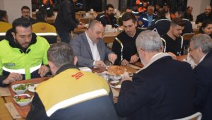 Sanayi ve Teknoloji Bakanı Varank, İskenderun'da demir çelik işçileriyle sahur yaptı
