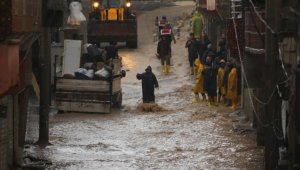 Şanlıurfa merkezde yağış nedeniyle eğitime bir gün ara verildi