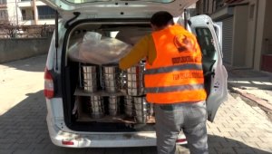 Şereflikoçhisar Belediyesi depremzedelere ve ihtiyaç sahiplerine iftar için yemek ulaştırıyor