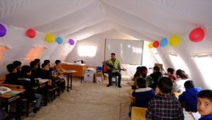 Şırnak'tan deprem bölgesine giden öğretmenler 1500 çocuğu etkinliklerle buluşturdu