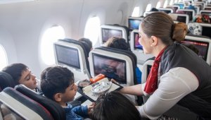 THY'nin "Tek Yürek" isimli 400'üncü uçağının ilk yolcuları depremzede çocuklar ve aileleri oldu