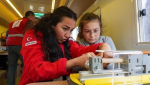 Türk Kızılay, Kahramanmaraş'ta afetzede çocuklara robotik kodlama eğitimi veriyor