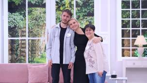 Günlerdir kayıp olan oğluna Esra Erol'da kavuştu. 