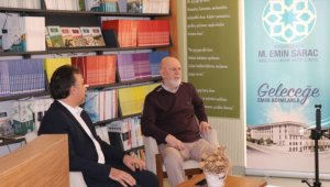 Yazar Mustafa Kutlu, Başakşehir'de adının verildiği kütüphanede öğrencilerle buluştu