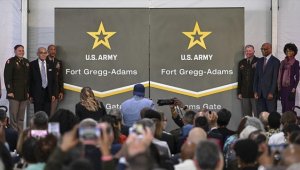 ABD'de ilk defa bir askeri tesise yaşayan siyahinin adı verildi