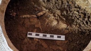 Afyonkarahisar'da temel kazısında bulunan lahitteki 4 çömlekten insan kemiği çıktı