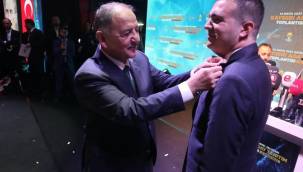 AK Parti saflarına geçen Özvarinli'ye tepki 