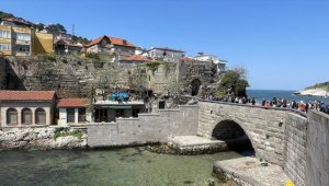 Amasra bayram tatilinde nüfusunun 10 katı turist ağırlıyor