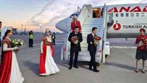 AnadoluJet'in Ankara-Taşkent seferini yapan ilk uçağı Özbekistan'da törenle karşılandı