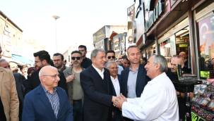 Bakan Akar ve Başkan Büyükkılıç’tan Tarihi Kapalı Çarşı Esnafına Ziyaret