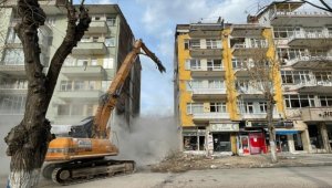 Bakan Soylu: Malatya'da acil yıkılacak ve yıkık bina enkazının yüzde 70'i kaldırıldı