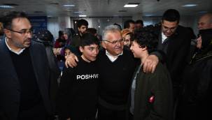 Başkan Büyükkılıç, depremzedelerle iftar sofrasında bir araya geldi