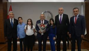 Başkan Büyükkılıç, Koltuğunu Çocuklara Devretti