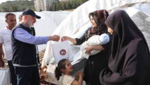 Başkan Çolakbayrakdar, Adıyaman 'da depremzedelerle iftar yaptı ve iaşe dağıttı