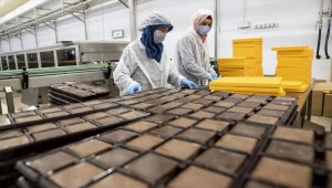 Başkentte bayram çikolataları depremzedelerin emeğiyle hazırlanıyor