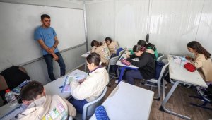 Bir konteynerle başladıkları eğitim macerası "köye" dönüştü