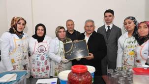 Büyükşehir Meclisi’nden kadın kooperatiflerine 200 bin liralık destek