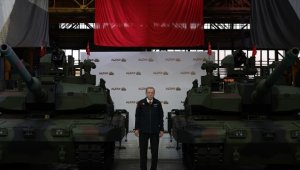 Cumhurbaşkanı Erdoğan, Yeni Altay Tankı'nın önünde durduğu fotoğrafı paylaştı